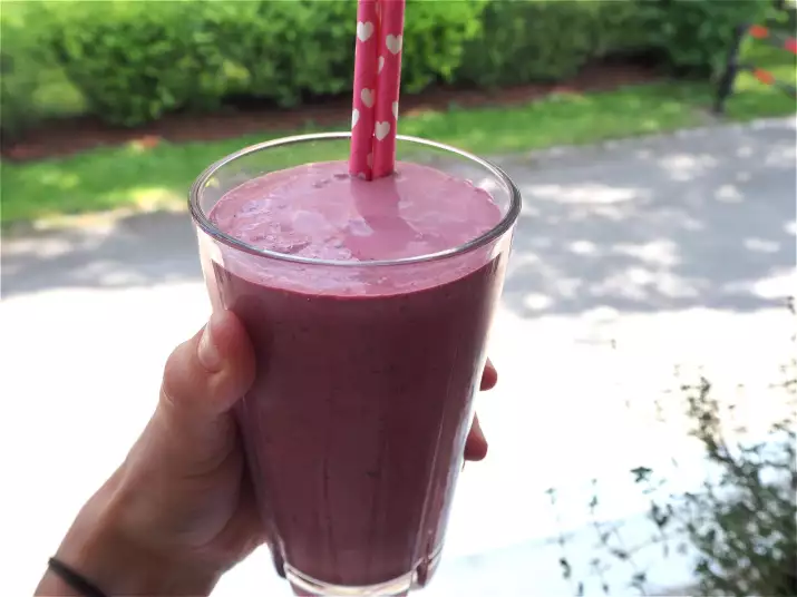 Bærsmoothie i glass
