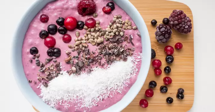 bærsmoothie med topping