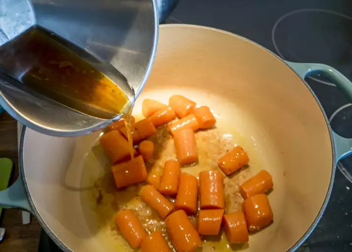 Hell kraft over til grønnsakskjele